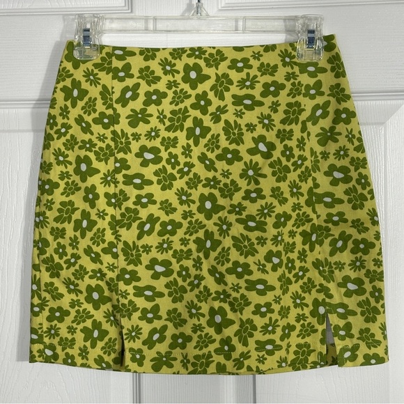 Love on a Hanger green floral miniskirt, size 5, cotton blend, spring, summer - Picture 1 of 8
